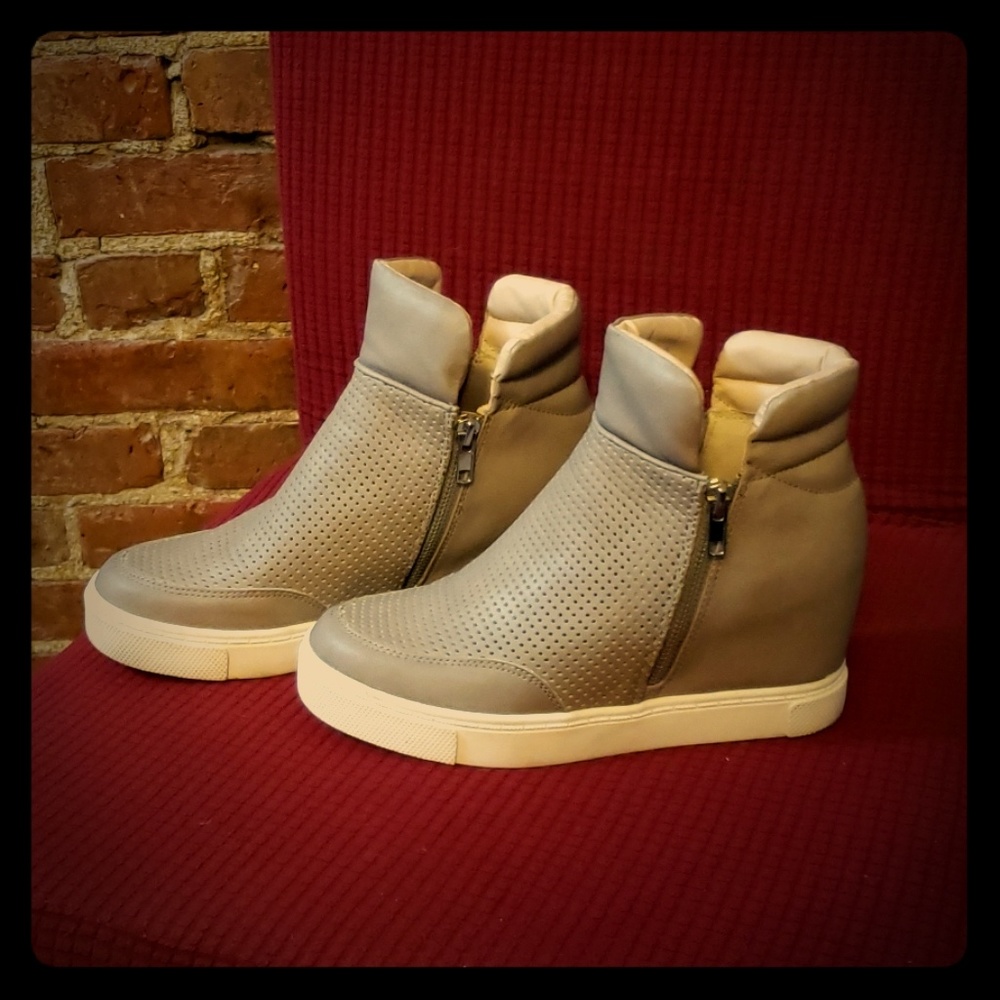Steve Madden slip in sneaker zip ups